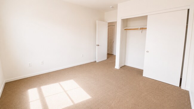 Building Photo - 107 G St