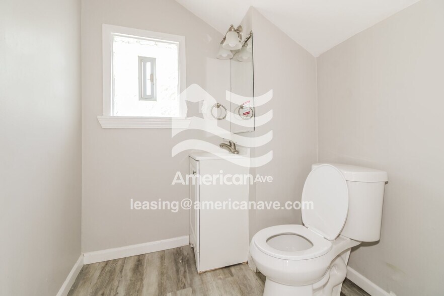 Building Photo - 4354 Somerset Ave