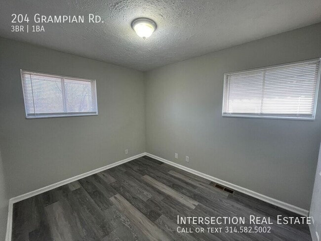 Building Photo - 204 Grampian Rd