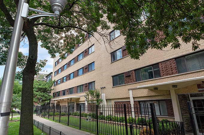 Building Photo - 5919 N Kenmore Ave