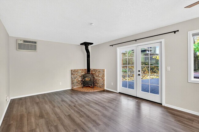 Building Photo - 13525 SW Roan Ct