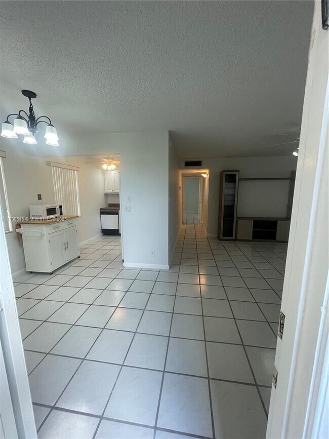 Building Photo - 485 Flanders K