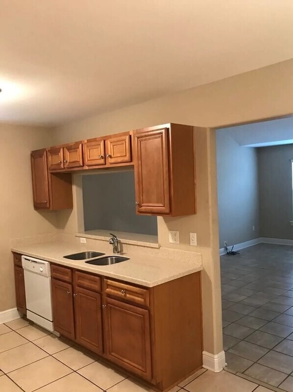 Building Photo - 2228 Cedarbrook Ct