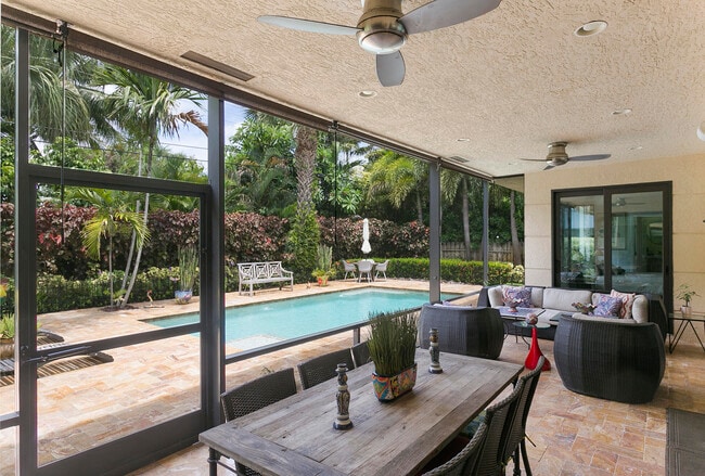 Building Photo - 2701 NE 2nd Ave