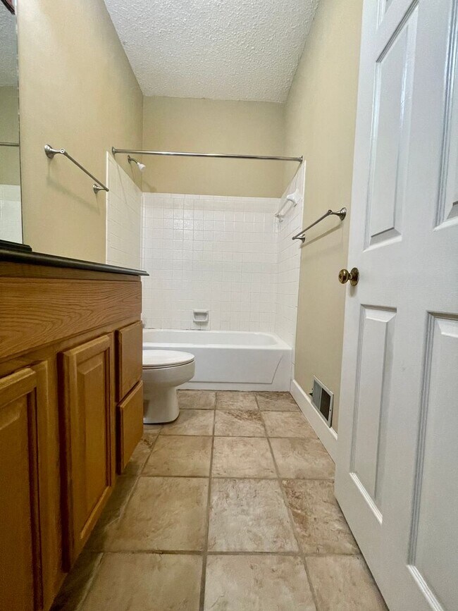 Building Photo - Lakewood Commons K205