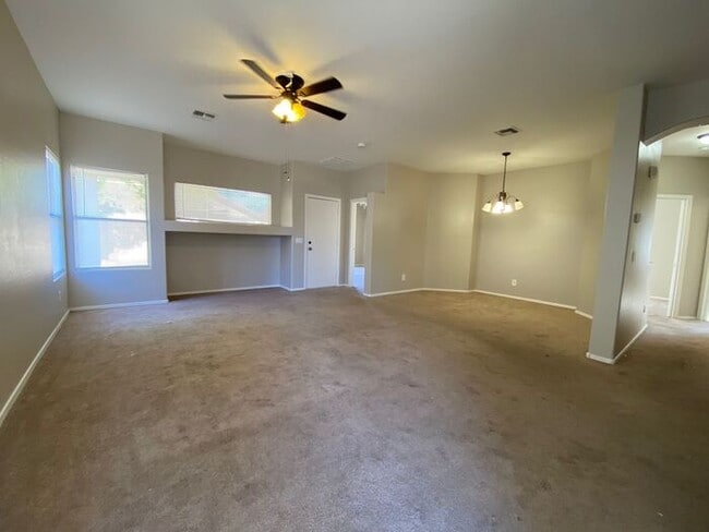 Building Photo - Charming 3 bedroom, 2 bath rental home