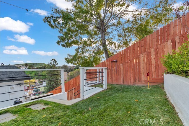 Building Photo - 4775 Huntington Dr