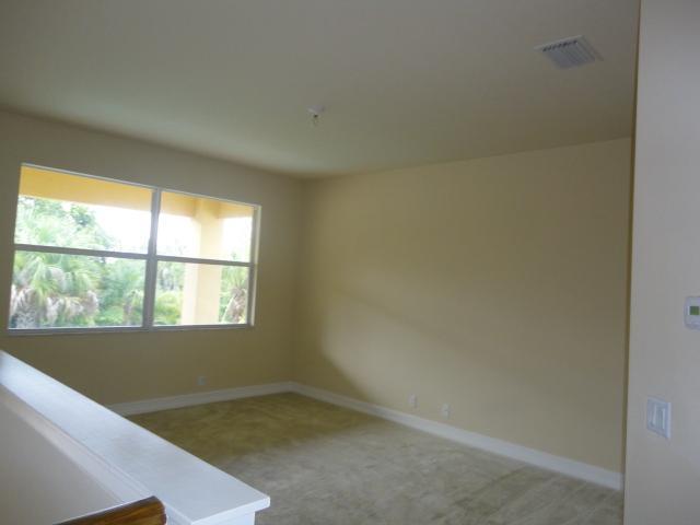 Building Photo - 664 Edgebrook Ln