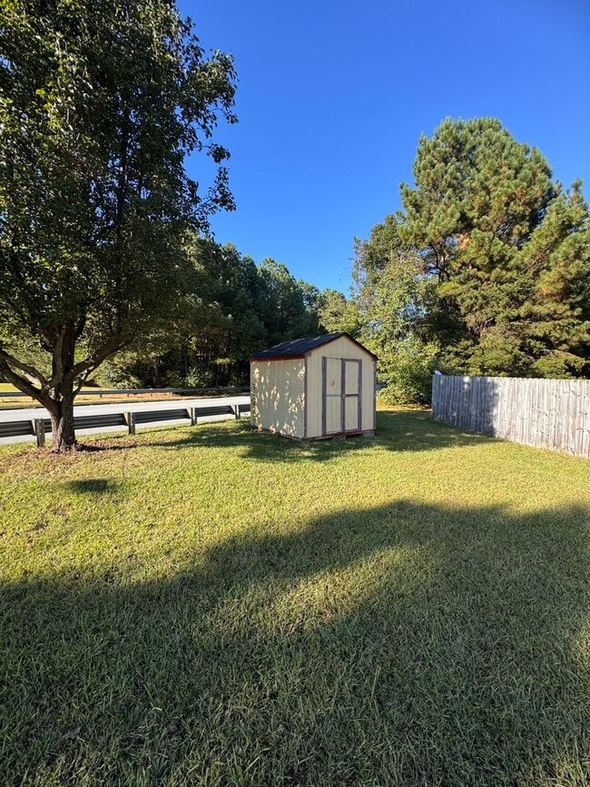 Building Photo - Fabulous 4BR 2.5 Home