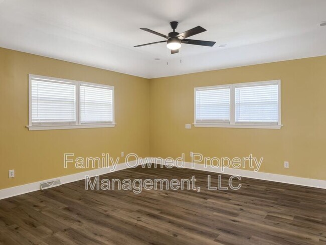 Building Photo - 23 Shadowmoss Pkwy