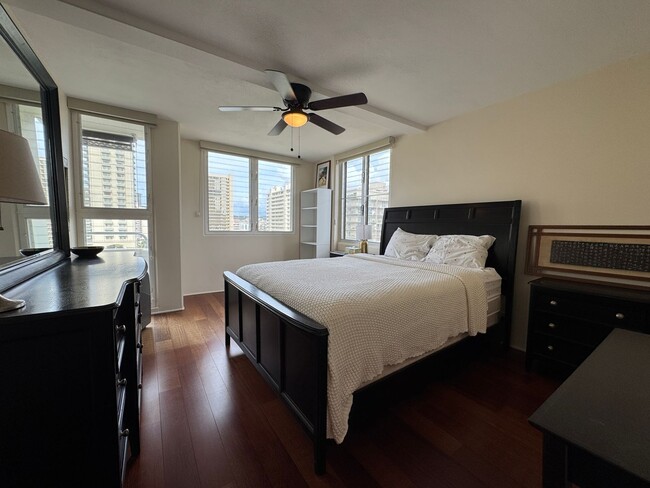 Building Photo - Spacious 2 Bed/2 Bath/2 Lanai Furnished Penthouse Unit at Kaiolu Sunrise