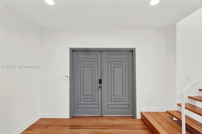 Building Photo - 527 SW 20th Rd