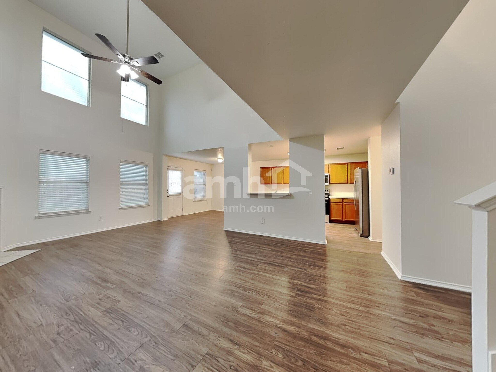 Building Photo - 1036 Cove Hollow Dr