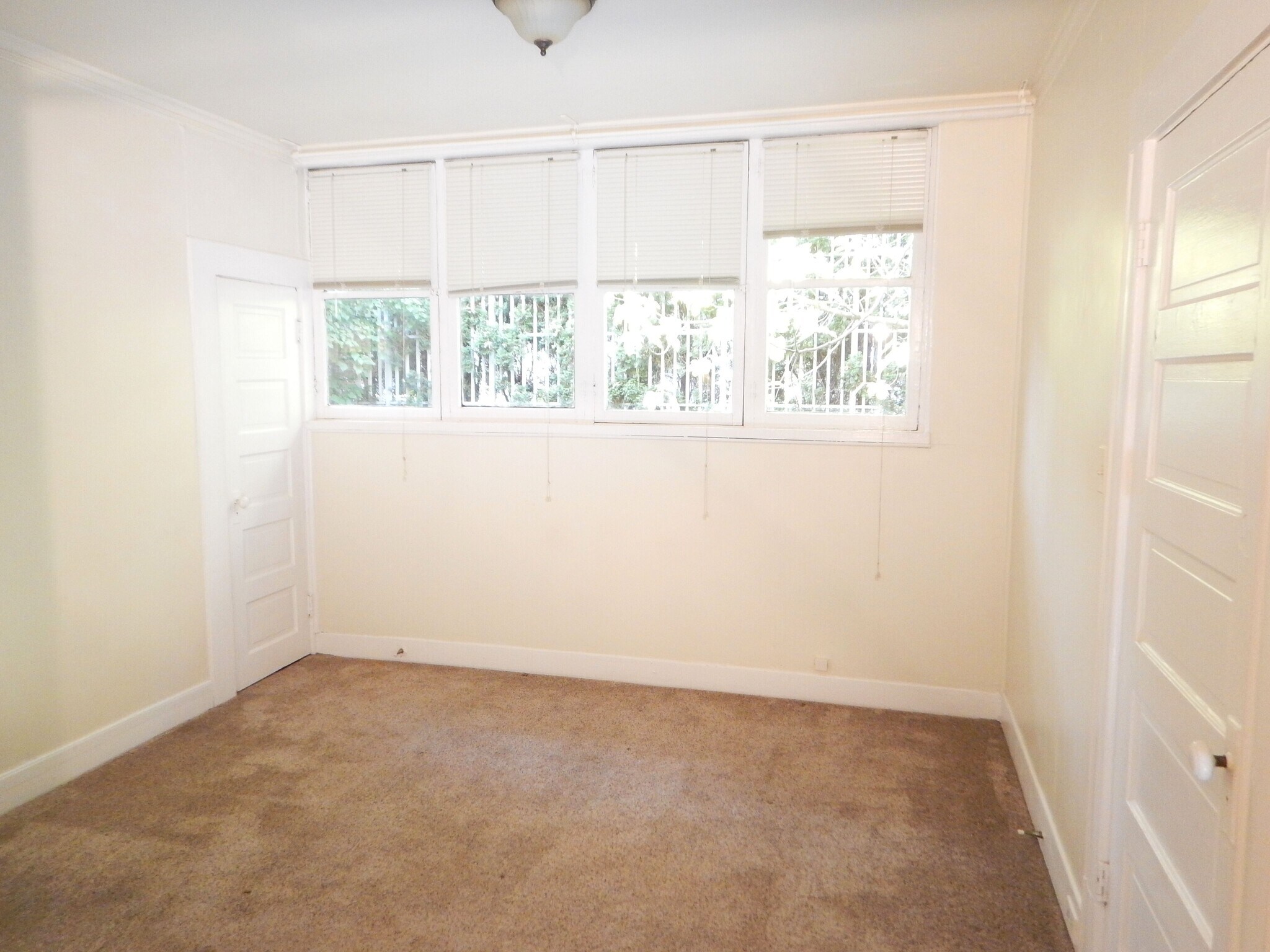 Building Photo - 1515 SW 10th Ave