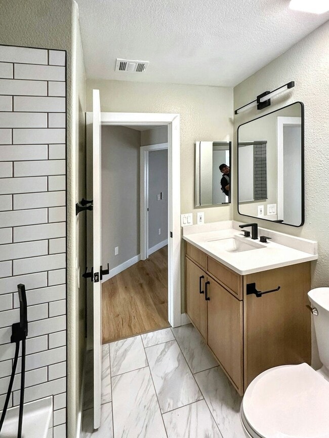 Building Photo - 5660 E Forge Cir