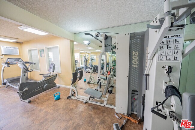 Building Photo - 15425 Sherman Way