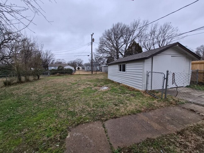 Building Photo - This beautifully updated 2-bedroom, 2-bath rental features modern updates throughout.