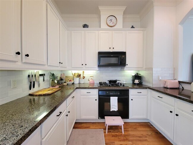 Building Photo - 1421 Bremond St