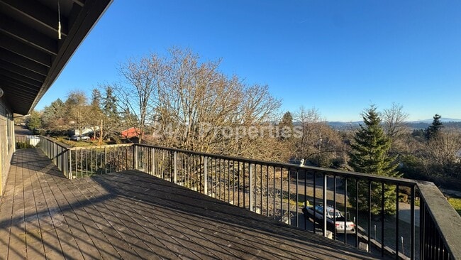 Building Photo - 3 BD I 3.5 BA Home - Separate Living Areas