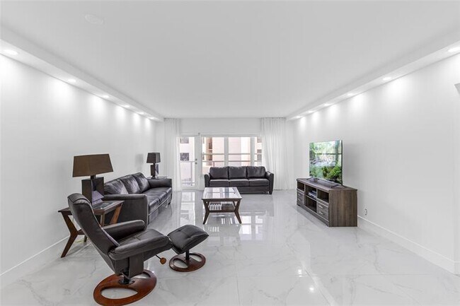 Building Photo - 3750 Galt Ocean Dr