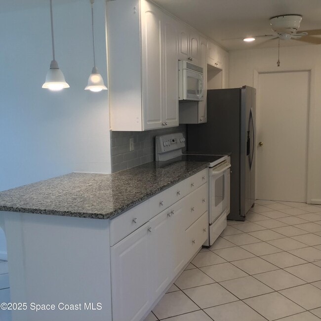 Building Photo - 2360 Warwick Rd