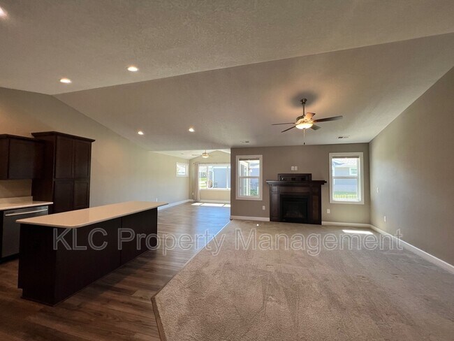 Building Photo - 2301 Redmond Ave