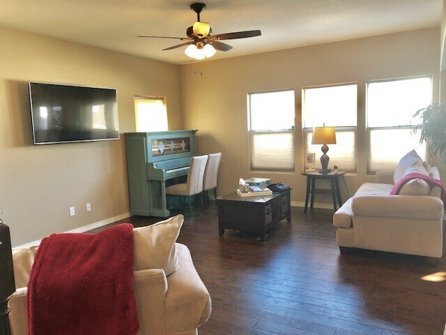 Building Photo - Beautiful Bedroom in Forest Meadows!