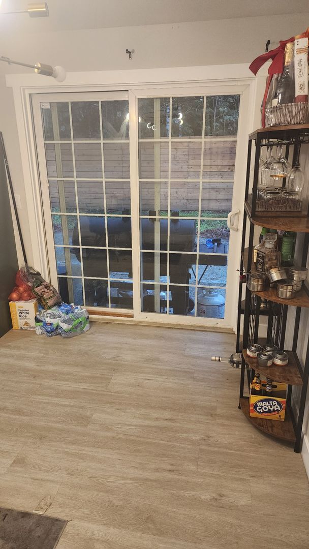 Building Photo - Renovated 4-Bedroom Single-Level Home in Quiet Kent Central Location