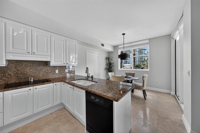 Building Photo - 3700 S Ocean Blvd