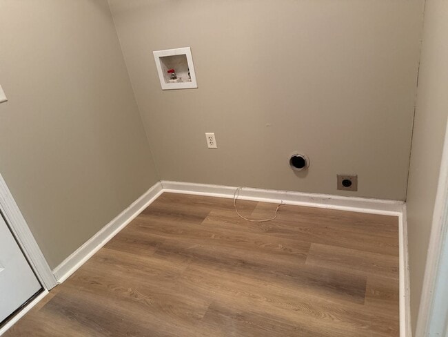 Building Photo - 247 Laurel Hill Cir