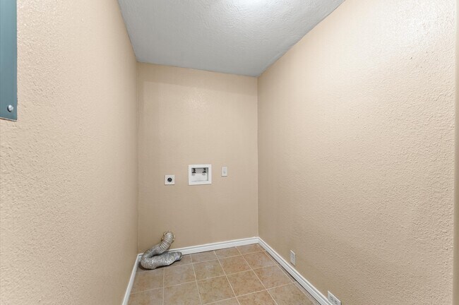 Building Photo - 3216 Avenue I