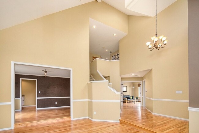 Building Photo - 4bd/2.5ba Newcastle Home