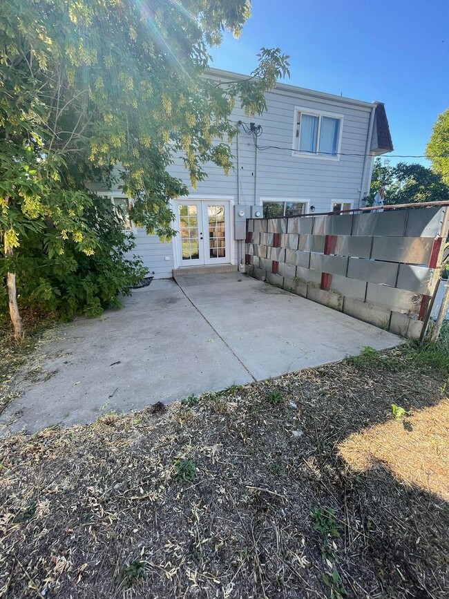 Building Photo - 255 Otis Ct
