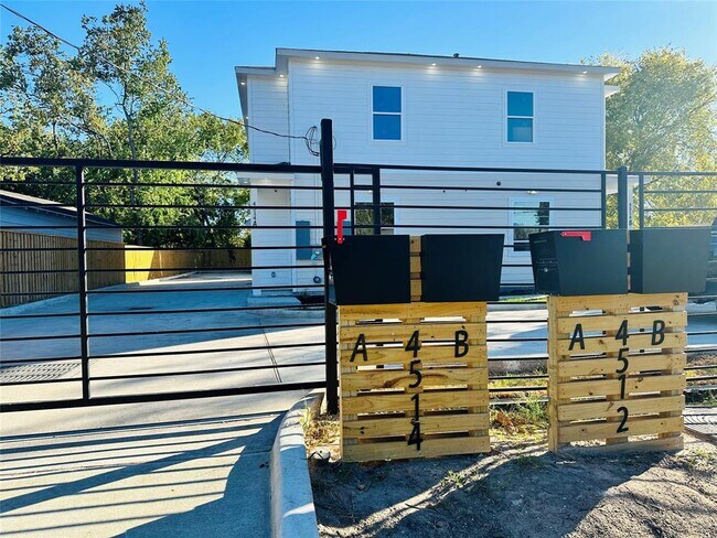 Building Photo - 4512 Brinkley St