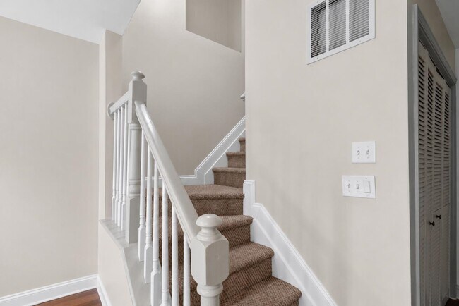 Building Photo - 209 Blue Heron Dr