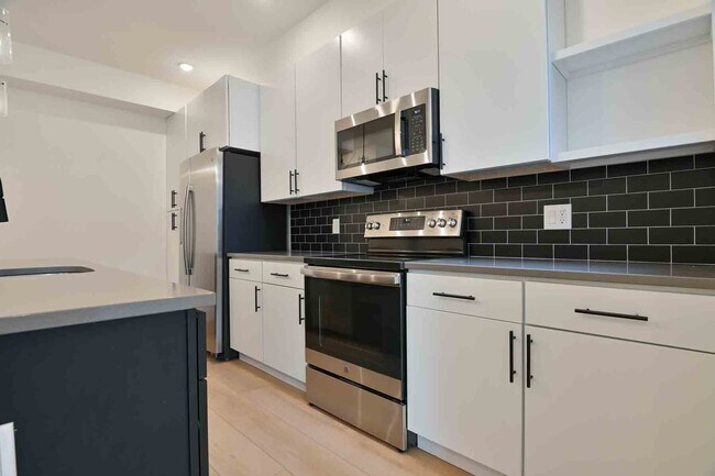 Building Photo - 2639 4th St NE