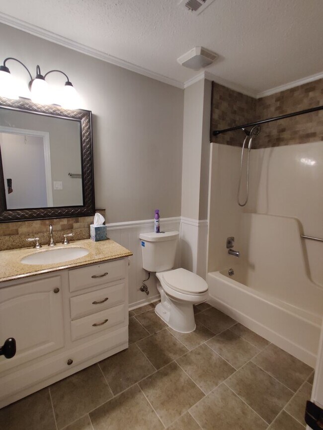 Building Photo - 7236 Walnut Wood Dr