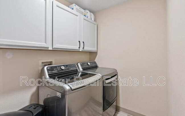 Building Photo - 607 W Persimmon Ln