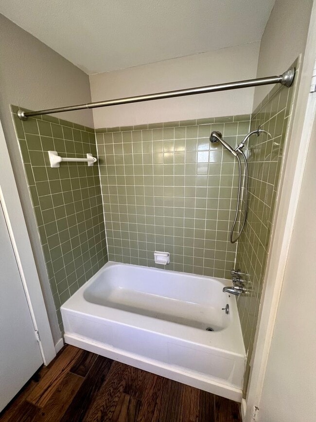 Building Photo - Application Received - **MOVE IN SPECIAL!*...