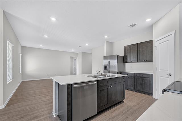 Building Photo - 503 Red Dr