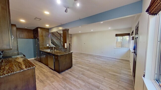 Building Photo - 16423 La Bonita Ln