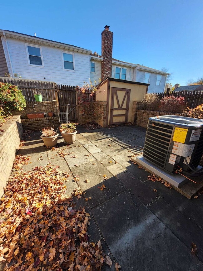 Building Photo - 406 Denning Ct