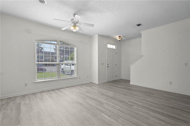 Building Photo - Spacious 3-Bedroom Townhouse in Prime Savannah Location, Move-in Special: FREE RENT for December!!