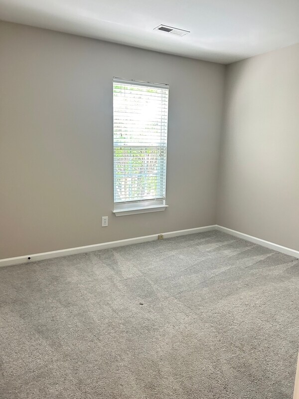 Building Photo - 226 Windsong Dr