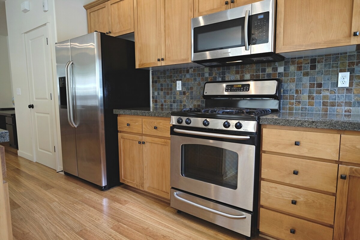 Building Photo - 618 NE Garswood Ln