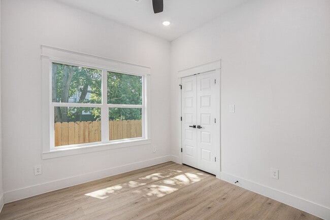 Building Photo - 4825 Pederson St