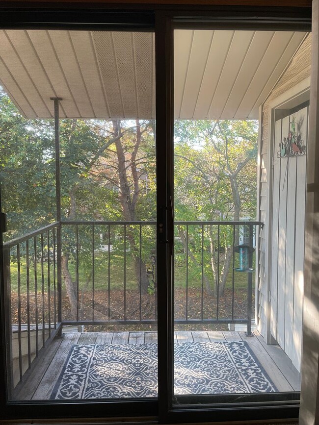 Building Photo - Spacious 2-Bed, 2-Bath Condo with Comfort and Convenience!