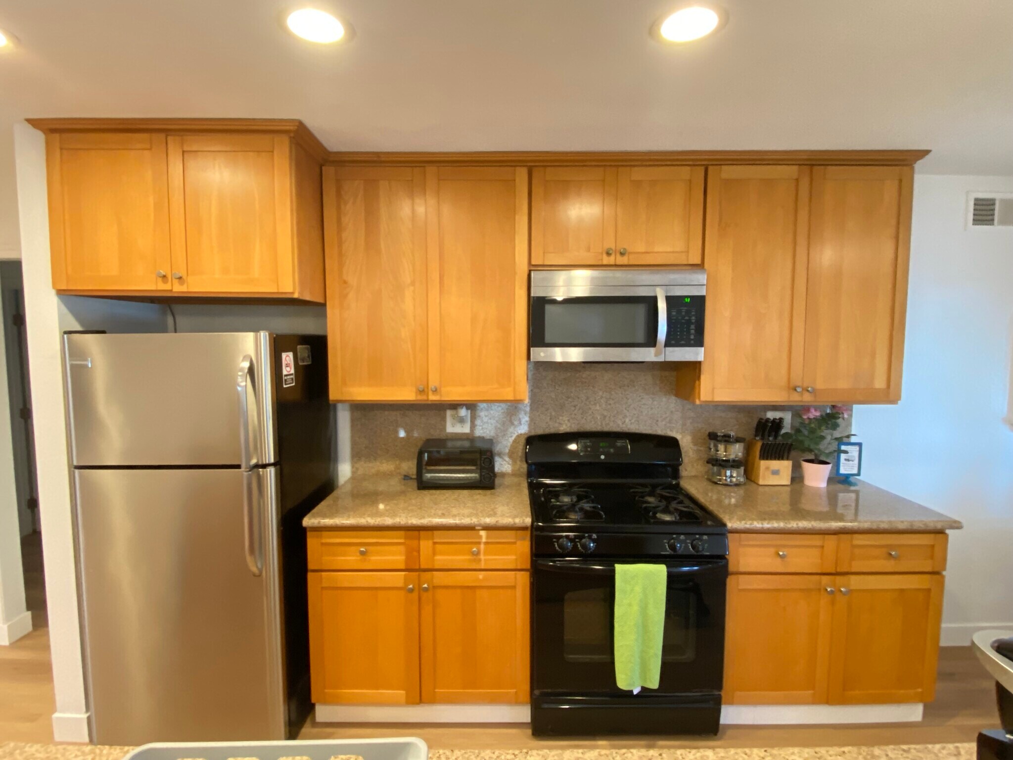 Building Photo - 7672 Amazon Dr