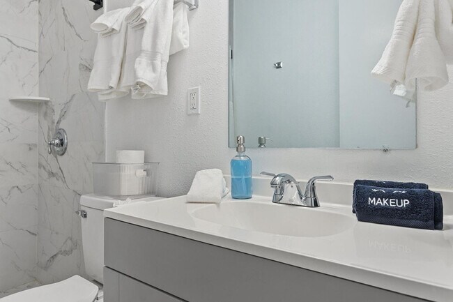 Building Photo - 919 Ave S SE