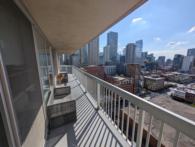 Building Photo - 545 N Dearborn St